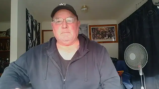 KINKYBLUEYES69 Show in webcam