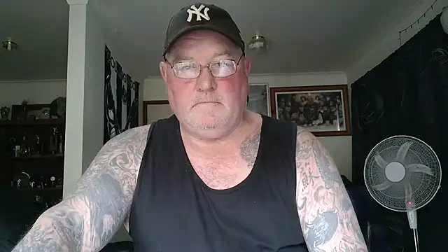 KINKYBLUEYES69's Webcam Show