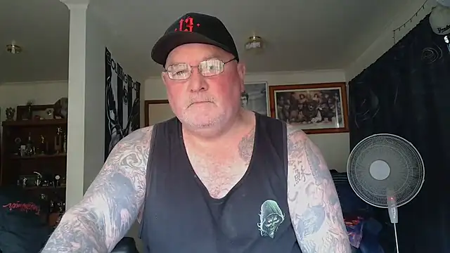 KINKYBLUEYES69 网络视讯表演