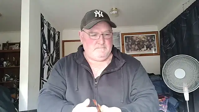 KINKYBLUEYES69 Show Webcam
