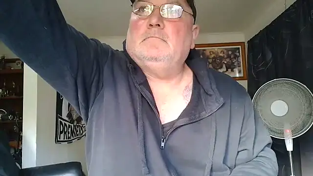 KINKYBLUEYES69 网络视讯表演