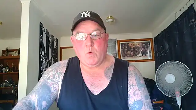 KINKYBLUEYES69 Show in webcam