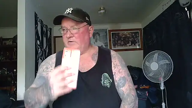 KINKYBLUEYES69 网络视讯表演
