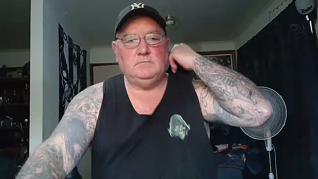 KINKYBLUEYES69's Webcam Show