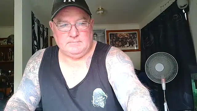 KINKYBLUEYES69 Show Webcam