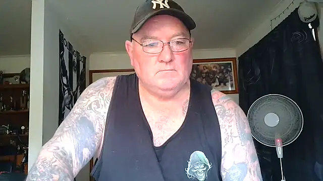 KINKYBLUEYES69 网络视讯表演