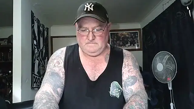 KINKYBLUEYES69 网络视讯表演