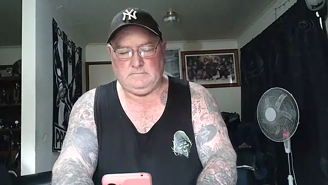 KINKYBLUEYES69 网络视讯表演