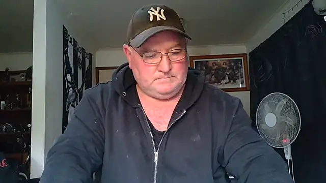 KINKYBLUEYES69 网络视讯表演