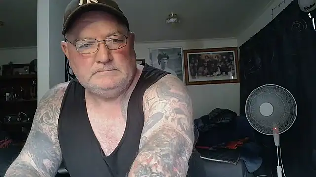 KINKYBLUEYES69 网络视讯表演