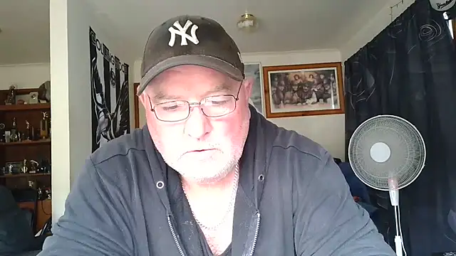 KINKYBLUEYES69 网络视讯表演