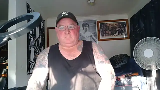 KINKYBLUEYES69 Show Webcam