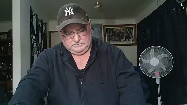 KINKYBLUEYES69 网络视讯表演