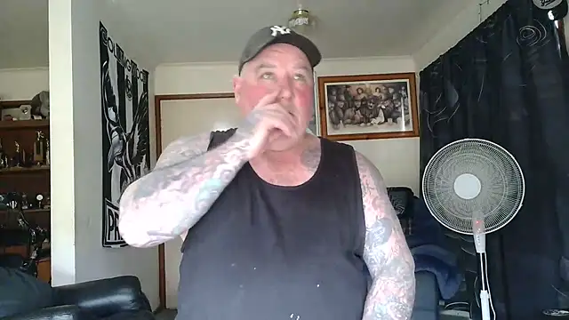 KINKYBLUEYES69 Show Webcam