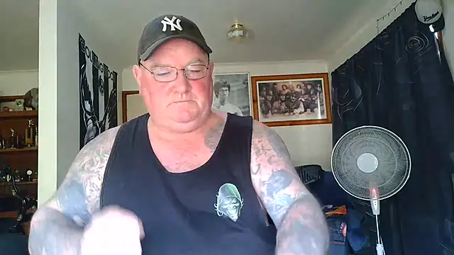 KINKYBLUEYES69's Webcam Show