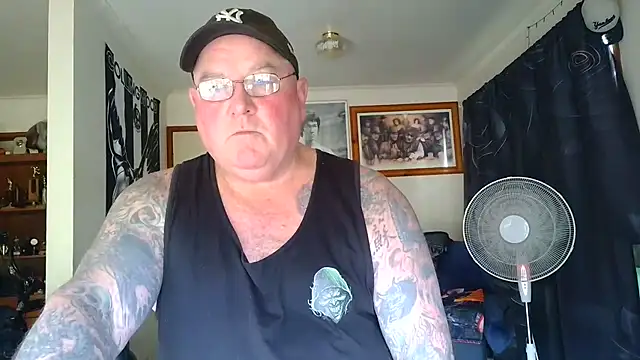 KINKYBLUEYES69 网络视讯表演