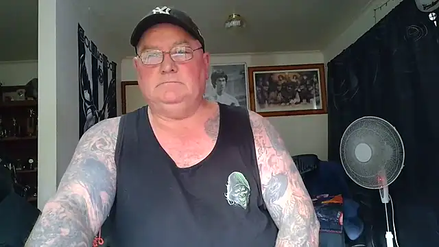 KINKYBLUEYES69 Show Webcam