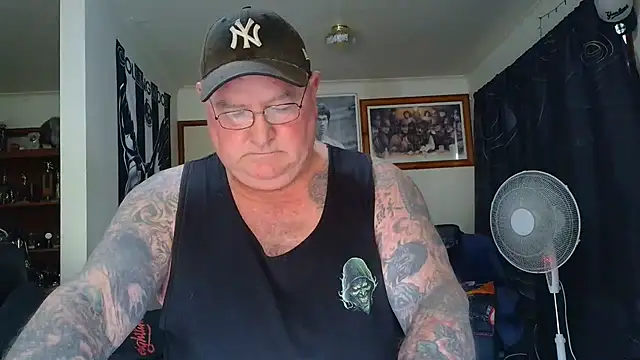 KINKYBLUEYES69's Webcam Show