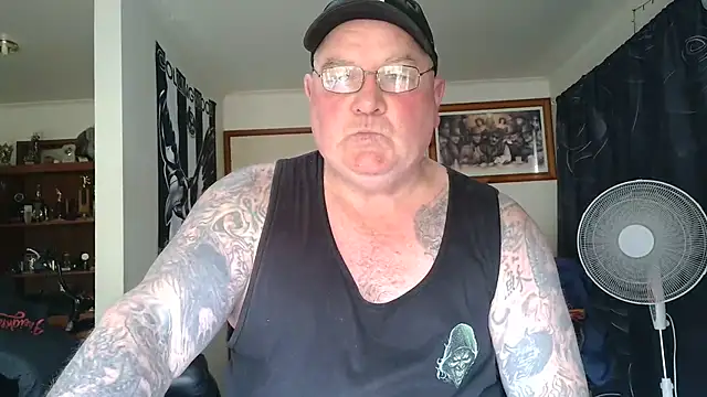 KINKYBLUEYES69 Show in webcam