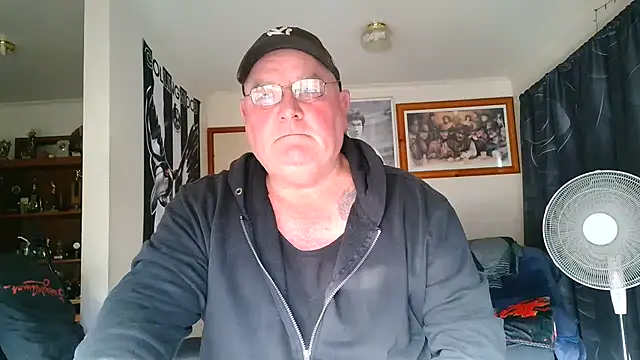 KINKYBLUEYES69's Webcam Show