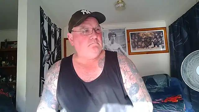 KINKYBLUEYES69 Show Webcam