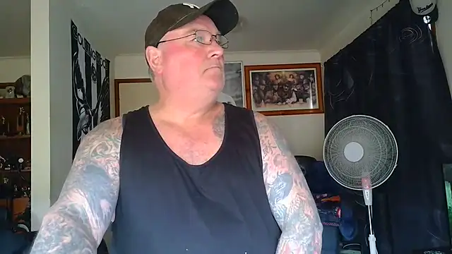 KINKYBLUEYES69 Show in webcam
