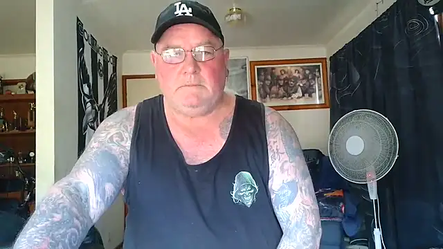 KINKYBLUEYES69 Show Webcam