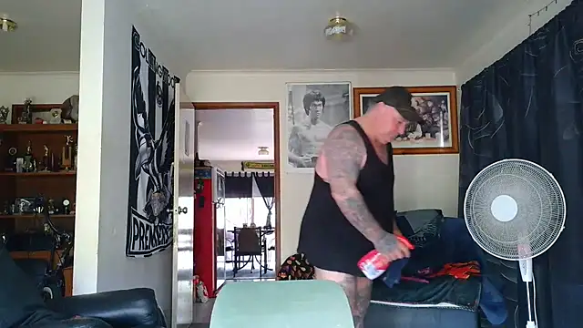 KINKYBLUEYES69 Show in webcam