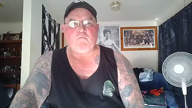 KINKYBLUEYES69's Webcam Show