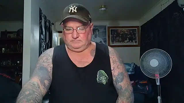 KINKYBLUEYES69 webcam show
