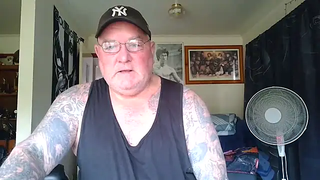 KINKYBLUEYES69 Show Webcam