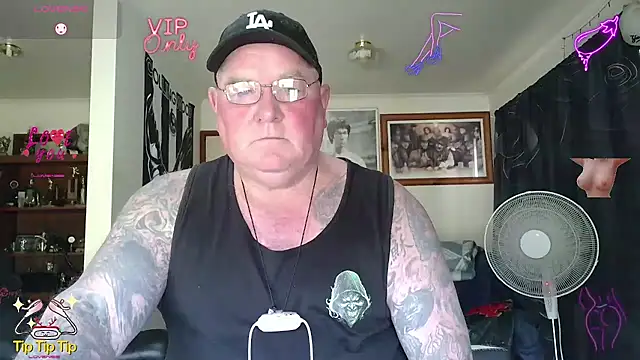 KINKYBLUEYES69's Webcam Show