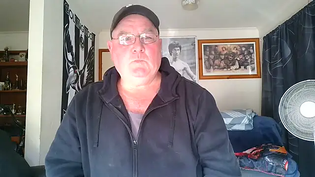 KINKYBLUEYES69 Show in webcam
