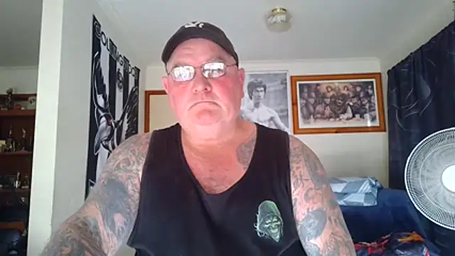 KINKYBLUEYES69's Webcam Show
