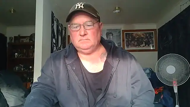 KINKYBLUEYES69 网络视讯表演