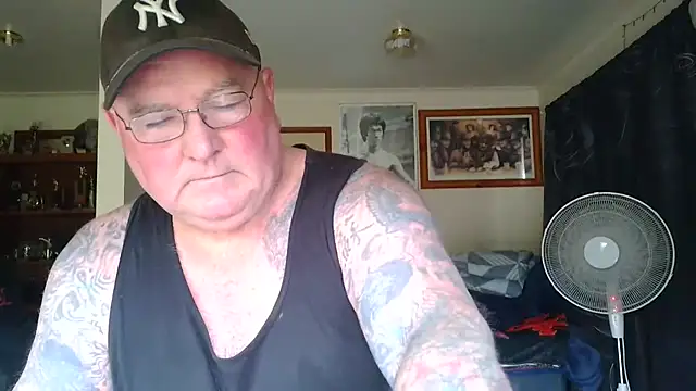 KINKYBLUEYES69 网络视讯表演