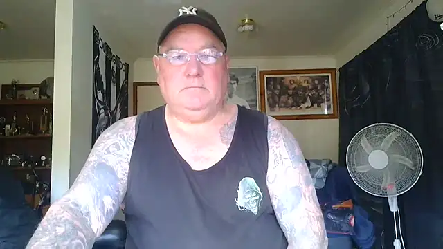 KINKYBLUEYES69 Show in webcam
