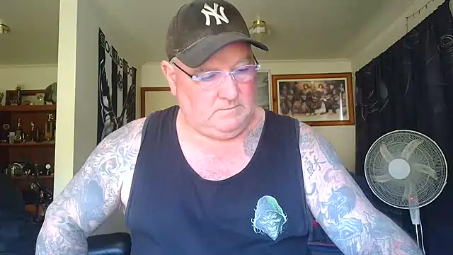 KINKYBLUEYES69 Show Webcam