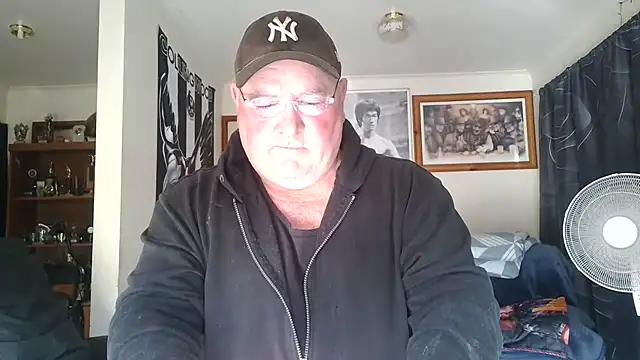 KINKYBLUEYES69 网络视讯表演