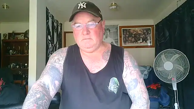 KINKYBLUEYES69 Show Webcam