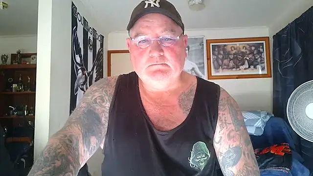 KINKYBLUEYES69 Show Webcam