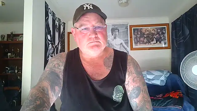 KINKYBLUEYES69 网络视讯表演