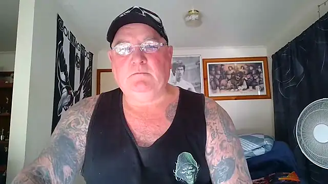 KINKYBLUEYES69's Webcam Show