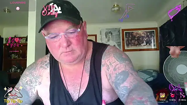 KINKYBLUEYES69 Show in webcam