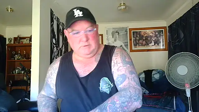 KINKYBLUEYES69's Webcam Show