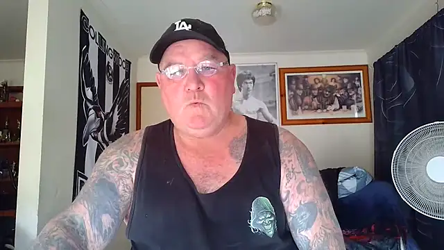 KINKYBLUEYES69 网络视讯表演