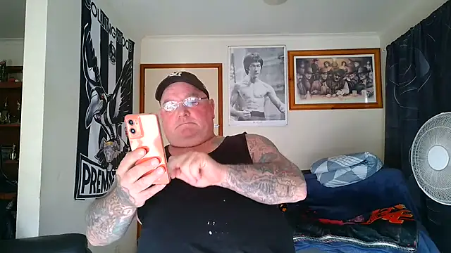 KINKYBLUEYES69 Show Webcam
