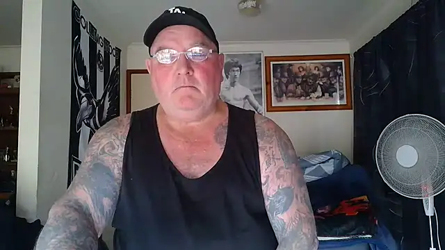 KINKYBLUEYES69 网络视讯表演