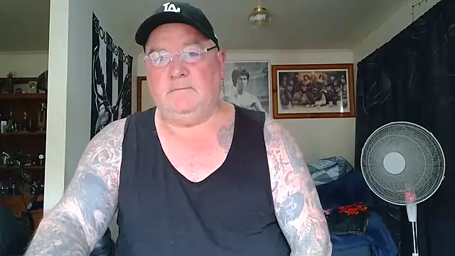 KINKYBLUEYES69 网络视讯表演