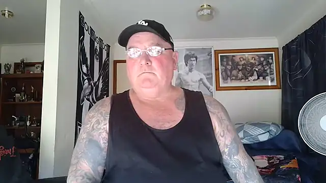 KINKYBLUEYES69 Show Webcam